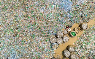 Bangladesh_Plastic_River